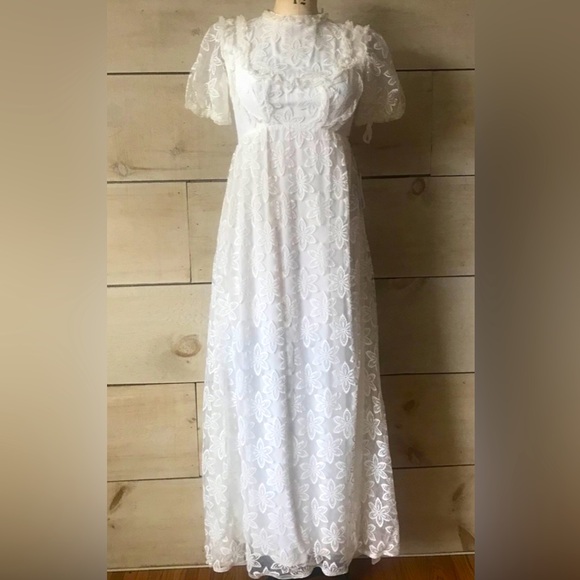 Vintage 1970s White Lace Gown - Picture 1 of 3